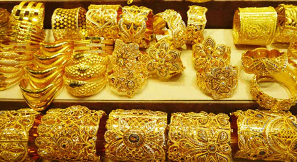 ९०० रुपैयाँले घट्यो सुनको मूल्य