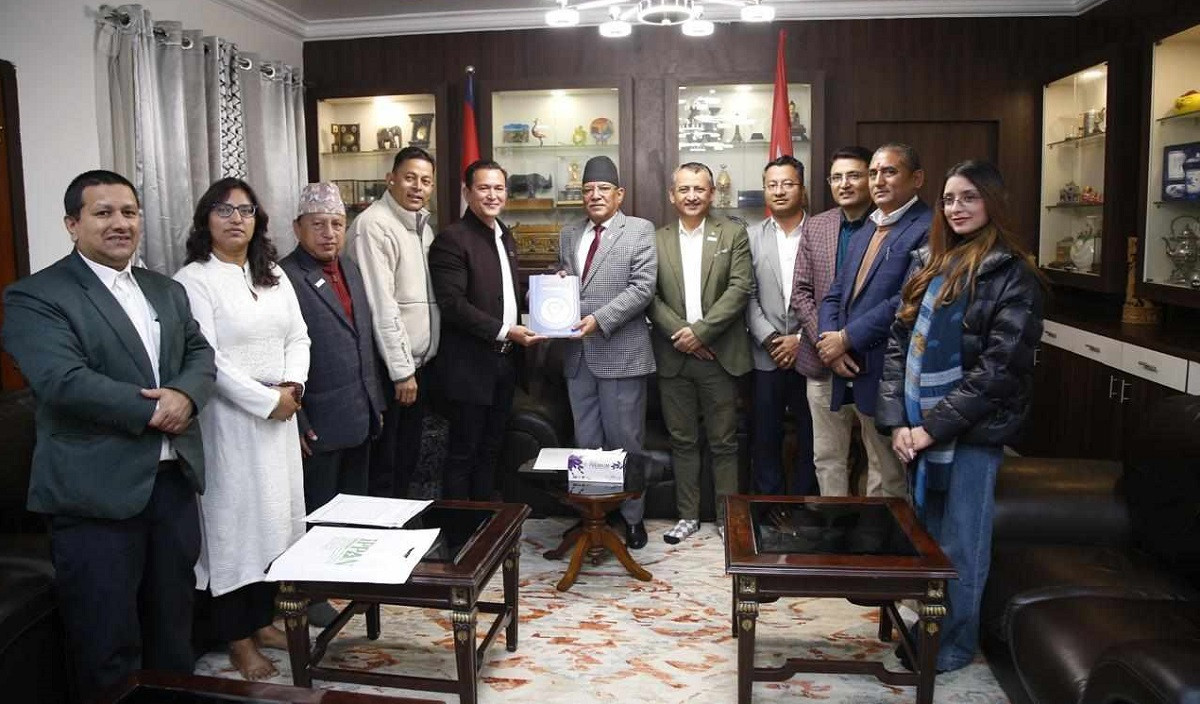 इप्पान प्रतिनिधिले भेटे प्रचण्डलाई, ऊर्जा क्षेत्रका समस्याबारे ध्यानाकर्षण