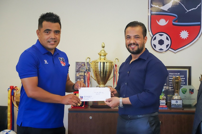 २३ वर्षमुनिको फुटबल टोलीको मुख्य प्रशिक्षकमा नवीन न्यौपाने नियुक्त
