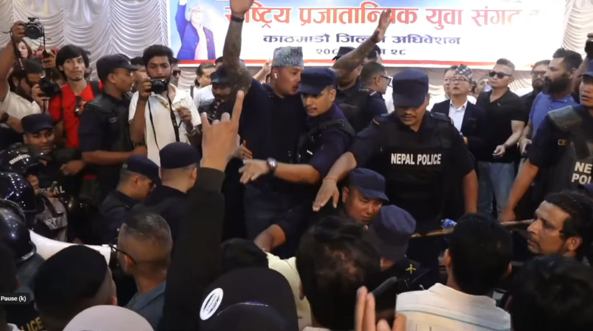 राप्रपाको विवाद युवाको अधिवेशनसम्मै पुग्यो, मञ्चमै प्रहरी तैनाथ