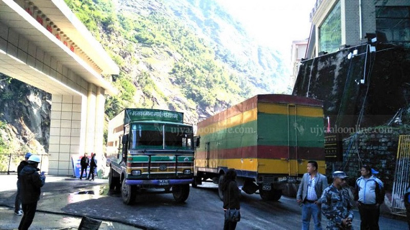 खासा क्षेत्रमा आगलागीपछि तातोपानी नाका बन्द