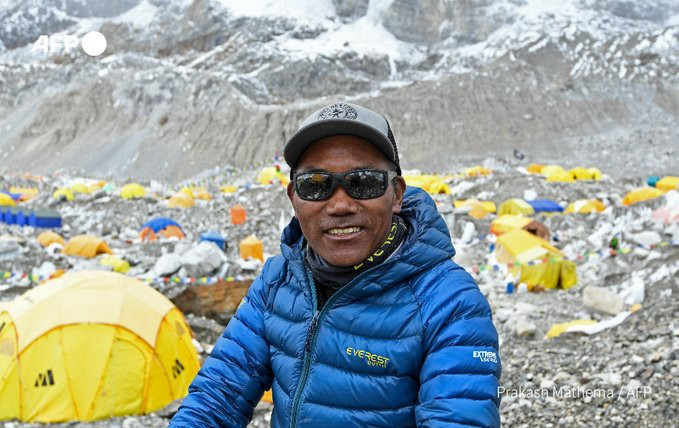 सगरमाथा आरोहणको  क्रममा  मोल्दोभानका एक आरोहीकाे  निधन