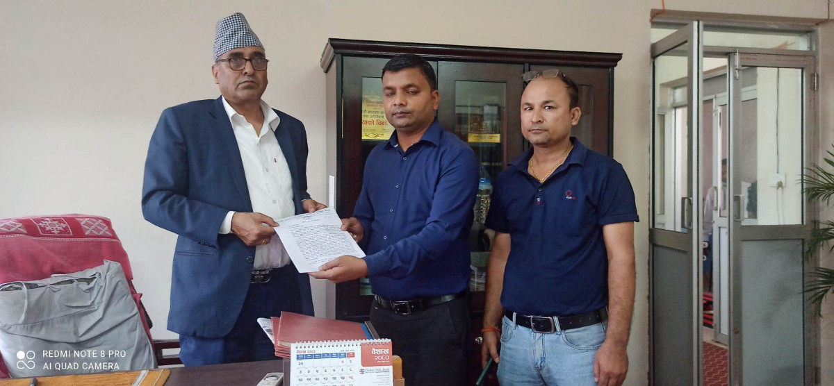 कमला नदीमा नियमविपरित नदीजन्य पदार्थ उत्खन्न रोक्न माग गर्दै प्रशासनलाई ज्ञापन