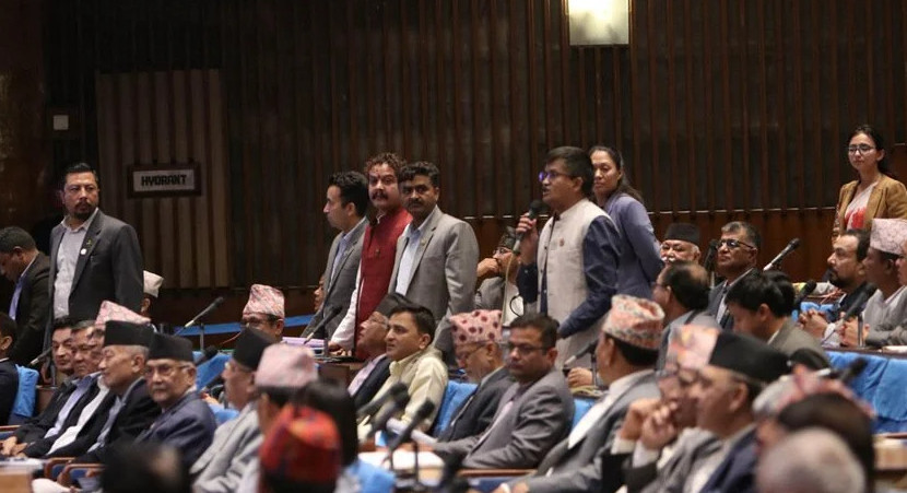 प्रधानमन्त्रीले जवाफ दिन लाग्दा संसदमा होहल्ला