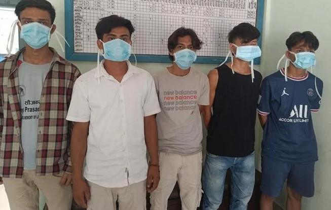 बसमा तोडफोड र  आगजनी गर्ने ५ जना पक्राउ