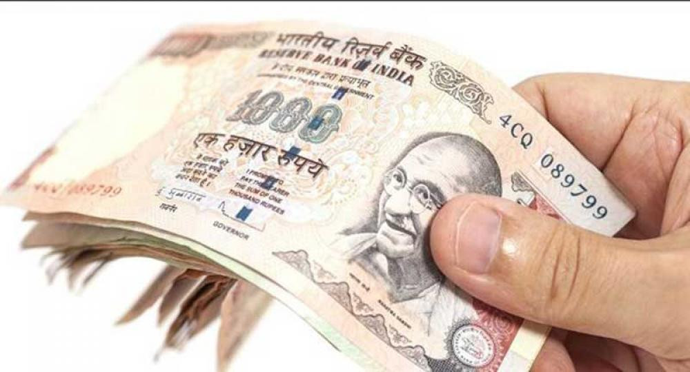 भारु १०० को नेपाली १५५ रुपैयाँ, त्यही पनि लिन मान्दैनन् व्यापारी
