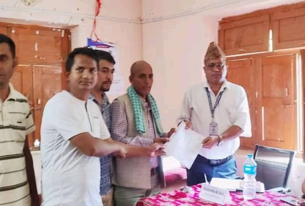 फोहोर व्यवस्थापन गर्न माग गर्दै स्थानीयले गराए पालिकालाई ध्यानाकर्षण