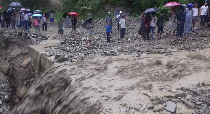 म्याग्दी र मुस्ताङ जोड्ने मालढुंगा–बेनी सडक अवरुद्ध