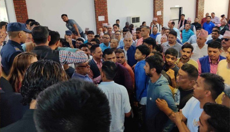 बुटवलमा कांग्रेसका दुई समूहबीच हात हालाहाल
