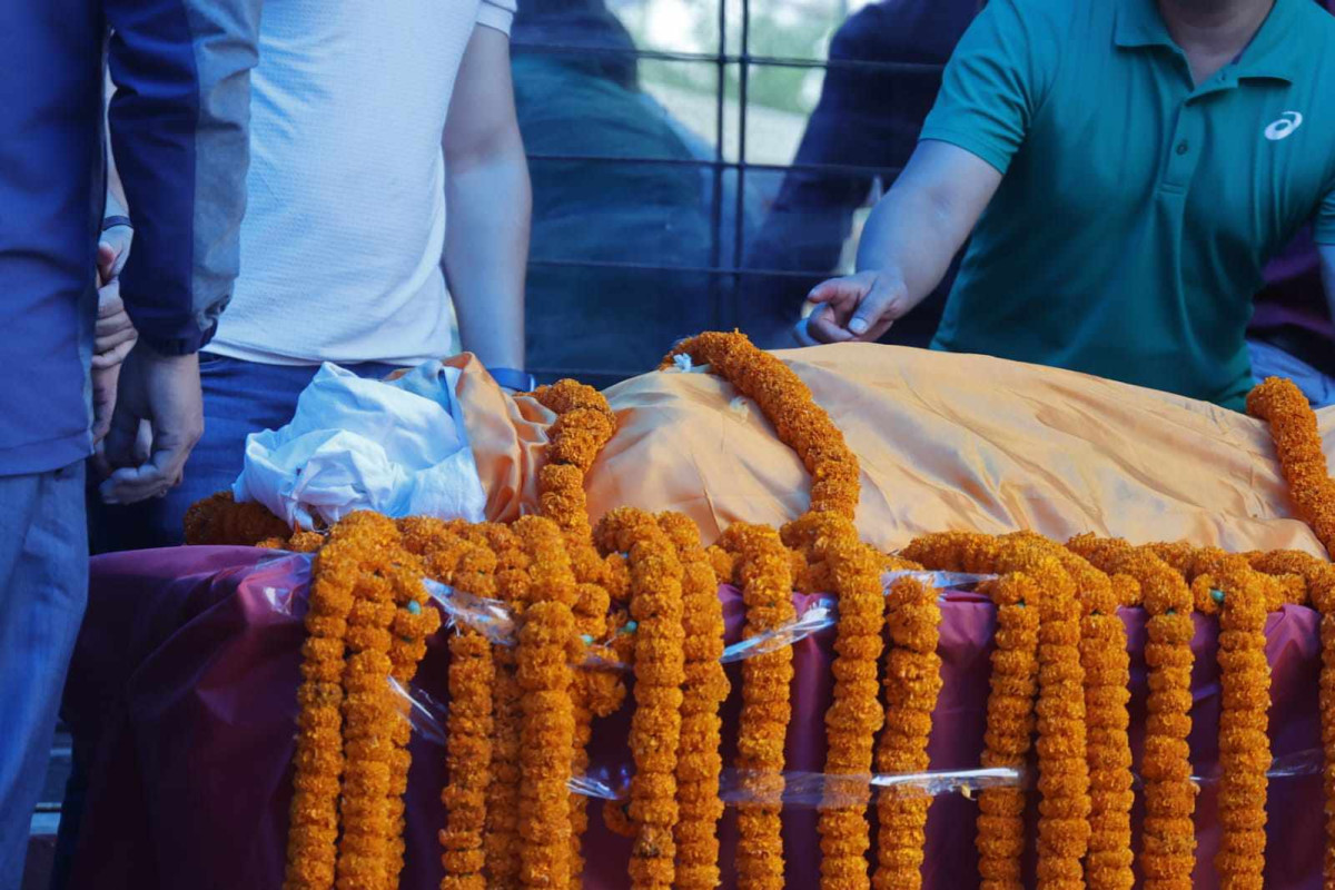 पशुपति आर्यघाट पुगेर पूर्वप्रधानमन्त्रीद्वय देउवा र नेपालले दिए सीता दाहाललाई अन्तिम श्रद्धाञ्जली