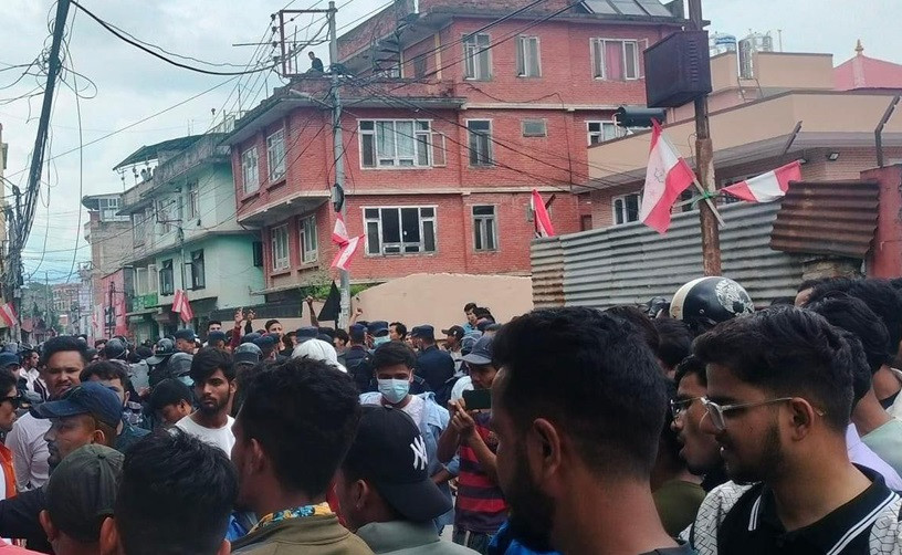 कांग्रेस मुख्यालयमा नेविसंघका दुई समूहबीच तनाव