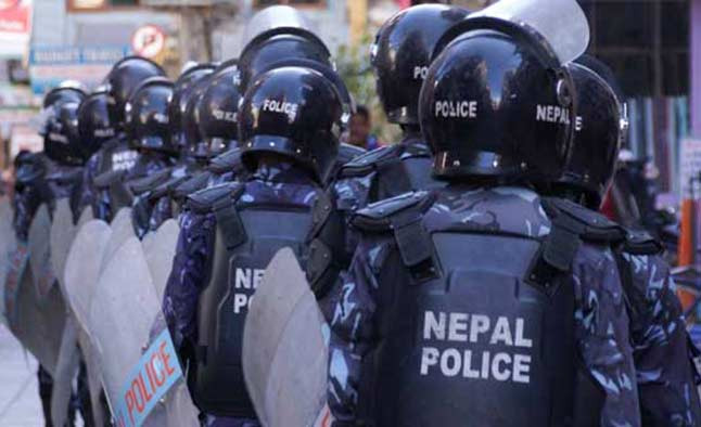 ठेकेदारको सेटिङले प्रहरीलाई दंगा नियन्त्रण सामग्री अभाव