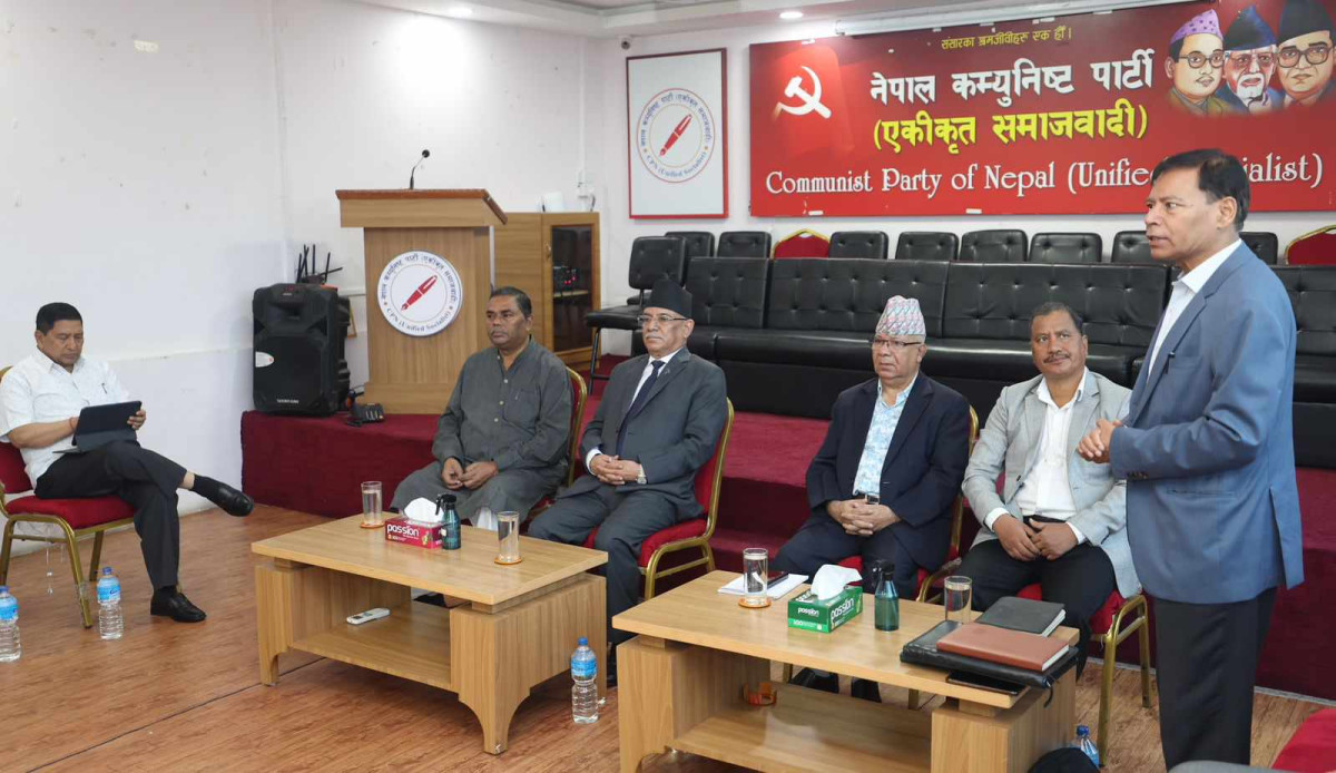 समाजवादी माेर्चाकाे बैठक सुरू