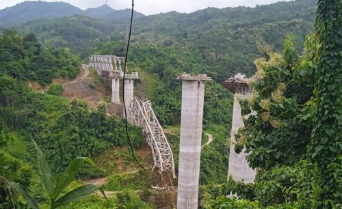 भारतमा निर्माणाधीन पुल भत्किँदा १७ जनाको मृत्यु