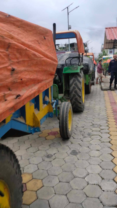 बालुवा उत्खनन गर्ने १० ट्याक्टर प्रहरी नियन्त्रणमा