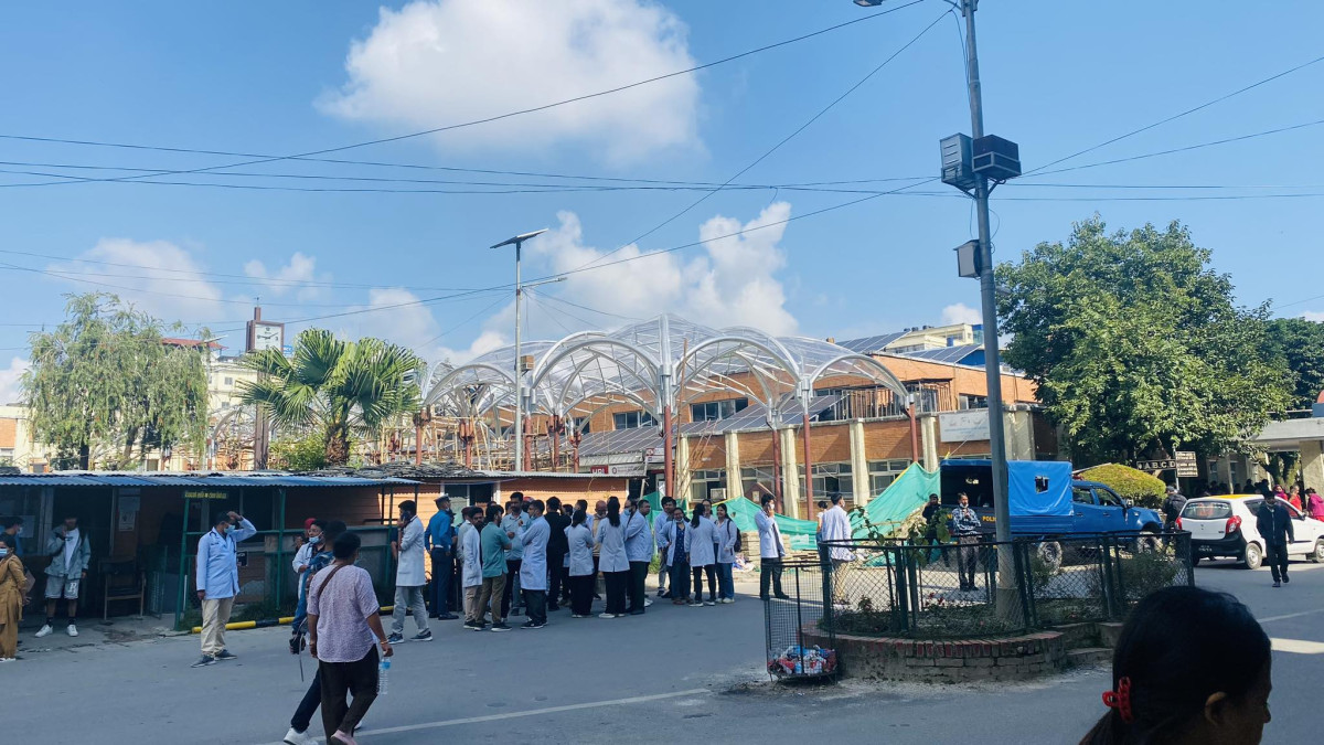 उपचार छाडेर चिकित्सक आन्दोलनमा, सुरक्षाको जिम्मा सरकारले लिन्छ : स्वास्थ्यमन्त्री बस्नेत