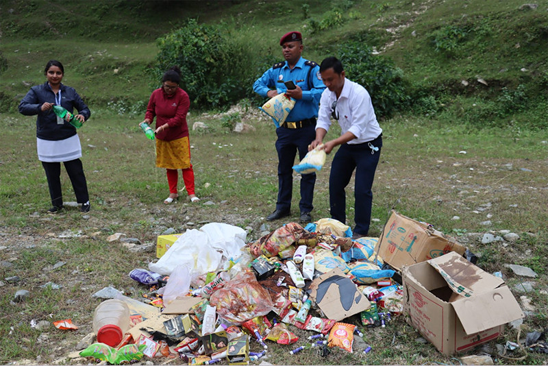 सल्यानमा बजारमा ५० हजार रुपैयाँ बराबरको अखाद्य वस्तु नष्ट