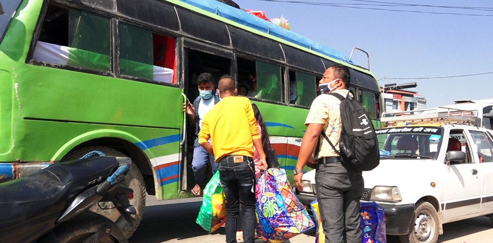 दशैंका लागि एक लाखले उपत्यका छाडे