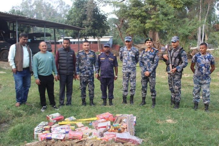 धनुषामा तीन बोरा पटाका नष्ट