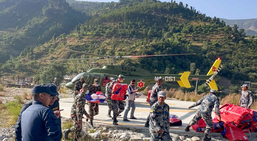 उप सेनानी अधिकारीको नेतृत्वमा जाजरकोटको ध्यारगाउँमा पुग्यो राहत