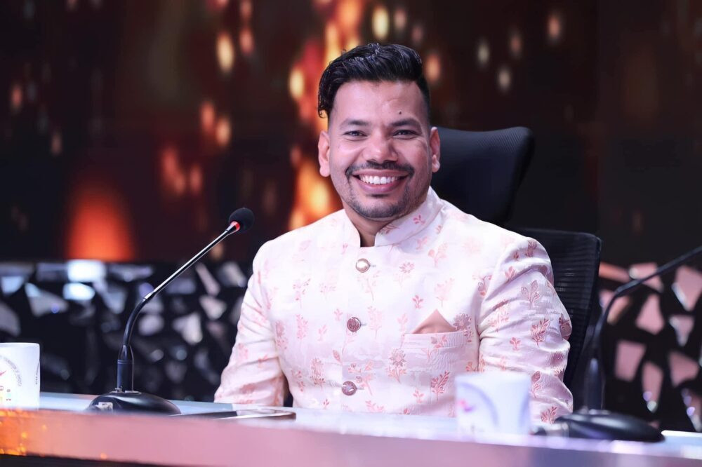 भूकम्प पीडितका लागि गायक शिव परियारले गरे ५० हजार सहयोग