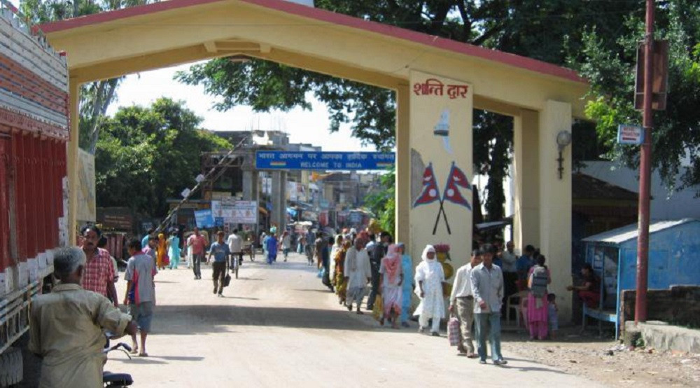 रौतहटको समावर्ती नाकामा प्रहरीकै अगाडिबाट तस्करी
