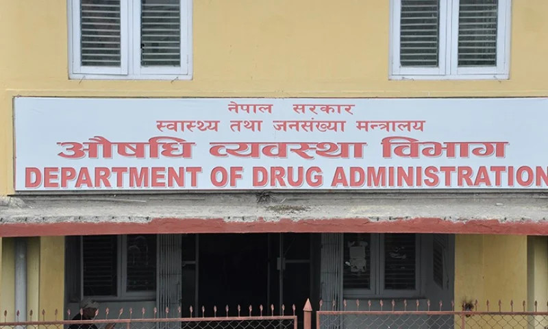 चिकित्सकको प्रेस्क्रिप्सन बिनाका औषधि बजारमा