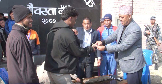 नौबस्ता बालबन्दीलाई जाडो लुगावापत नगद वितरण