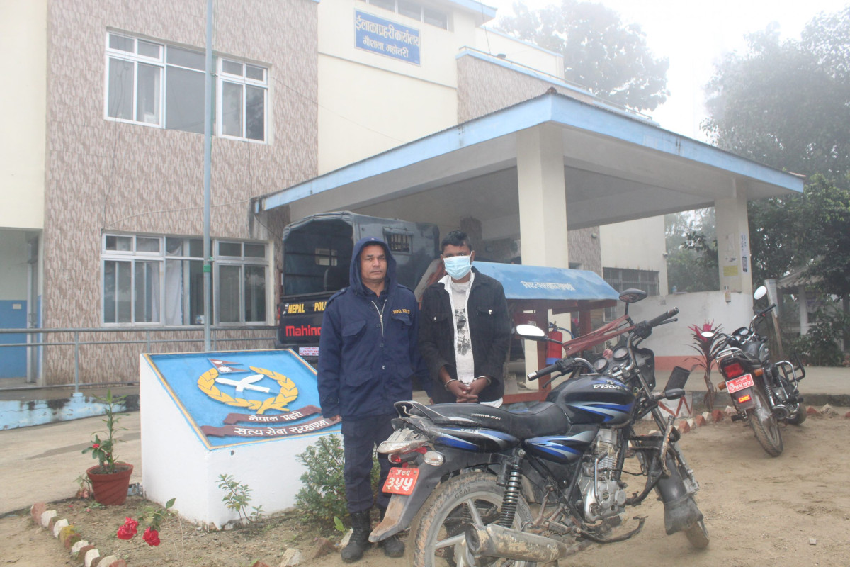 महोत्तरीमा मोटरसाइकल चोरी गरेर भाग्दै गरेका युवक पक्राउ
