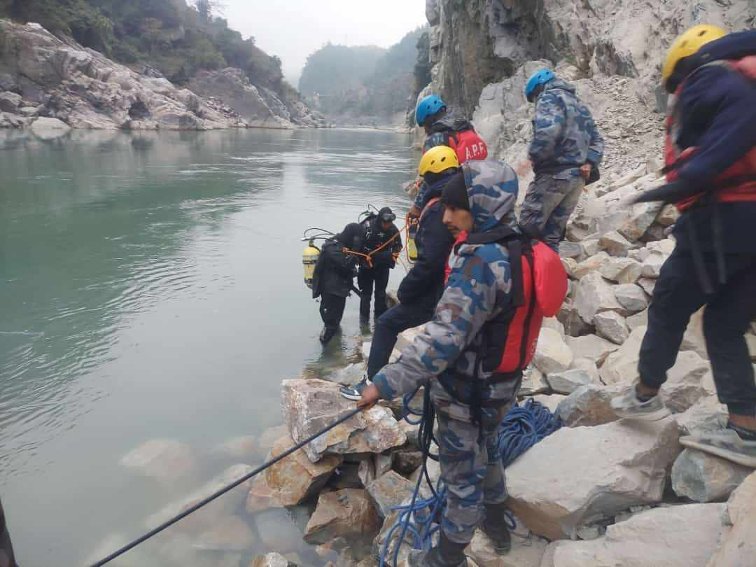 त्रिशूलीमा खसेको भारतीय नम्बरको जीप निकालियो, चालक भेटिएनन्