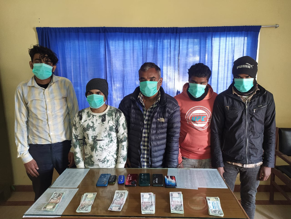 नक्कली नोटसहित ५ जनालाई प्रहरीले पक्राउ गर्यो