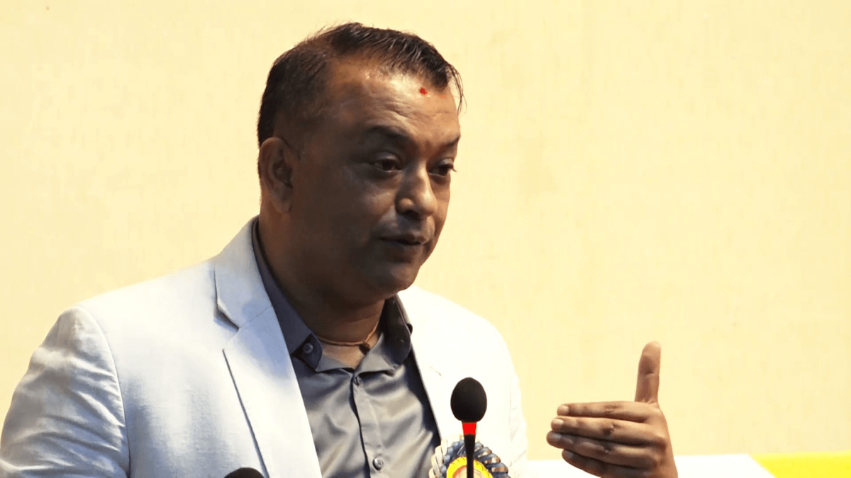रास्वपाप्रति गगन थापाको टिप्पणीः जादुगर हुँ भन्दै आएर संविधानमाथि प्रहार गरिरहेका छन्