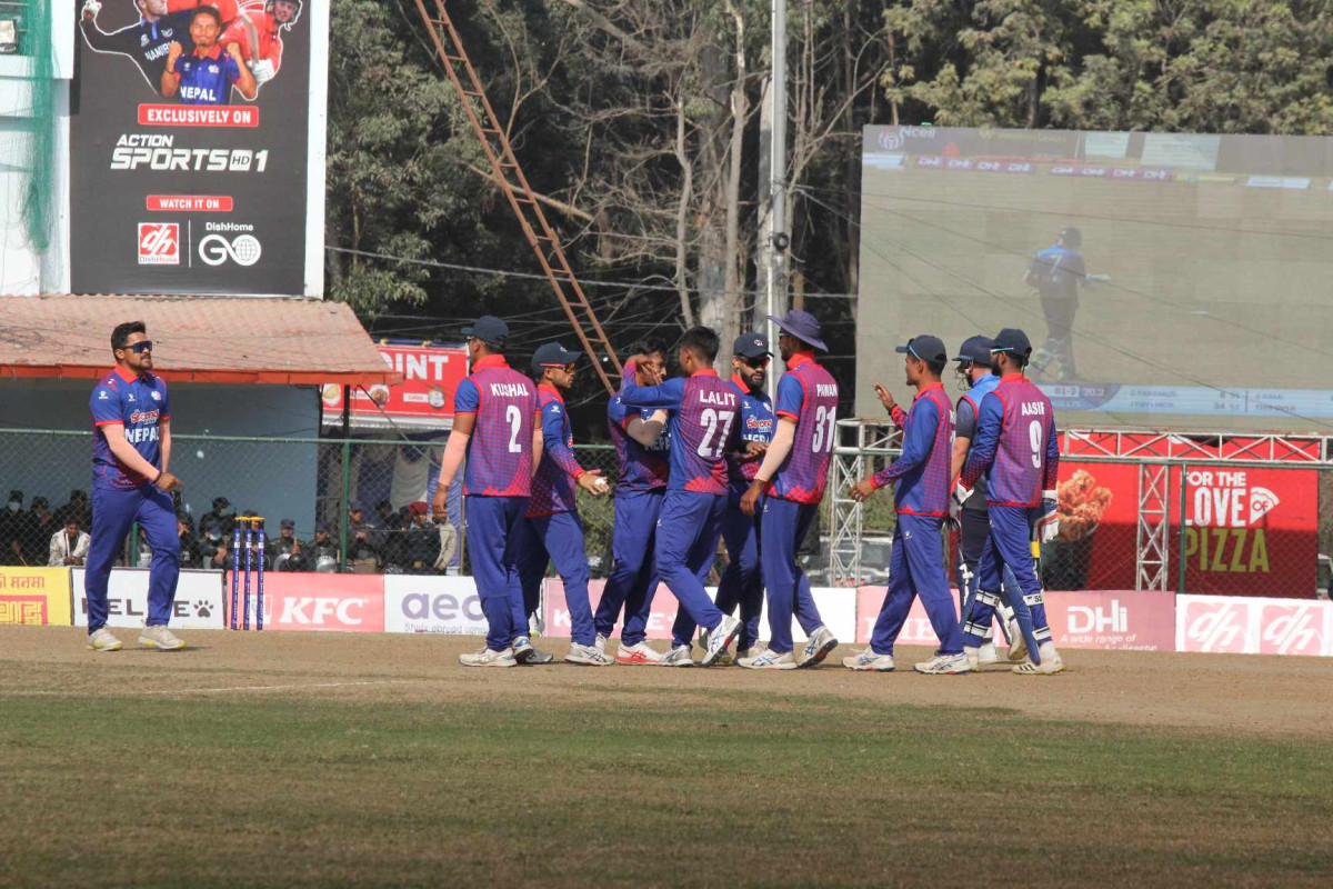 नेदरल्यान्ड्सविरुद्ध पहिलो ब्याटिङ गर्दै नेपाल