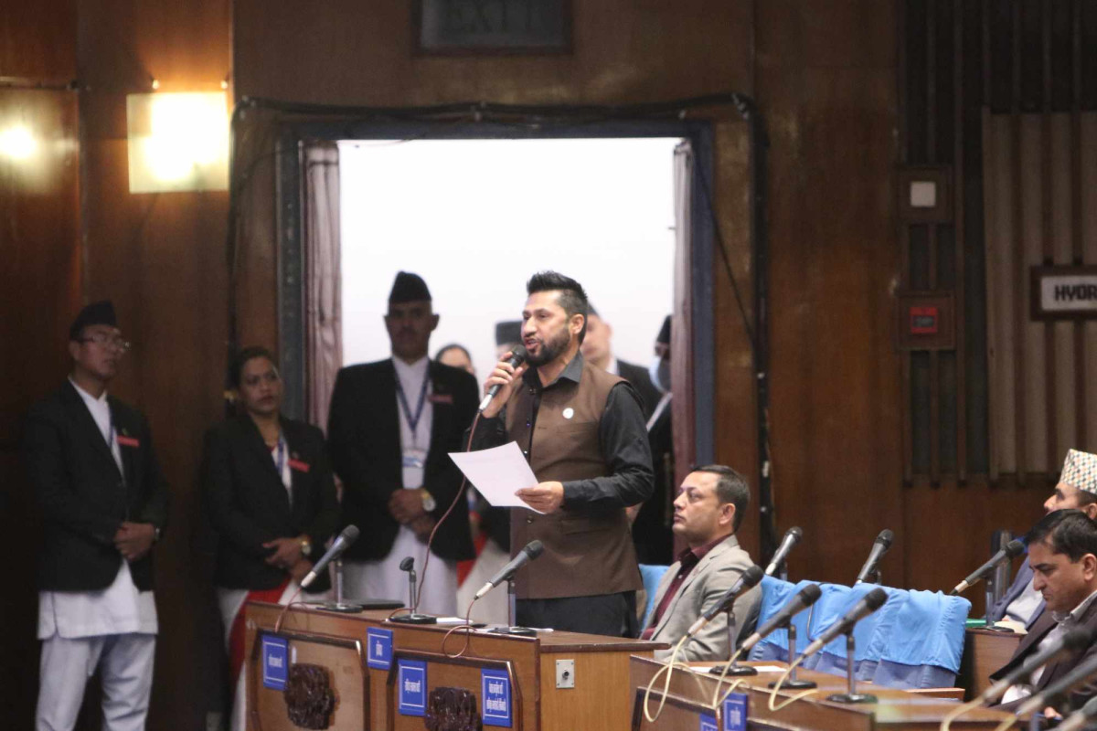 रवि लामिछानेको प्रश्न– विवादित मन्त्रीहरुलाई सदनमा उभिएर जवाफ दिन के ले रोक्यो ?