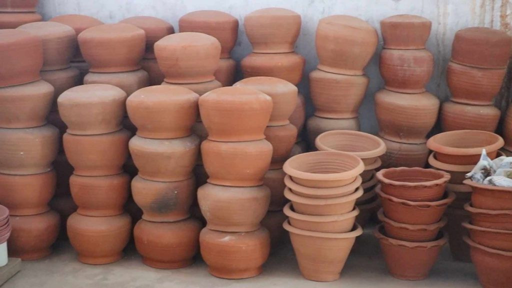 प्लास्टिकका भाँडाले माटोका भाँडा लोप हुँदै