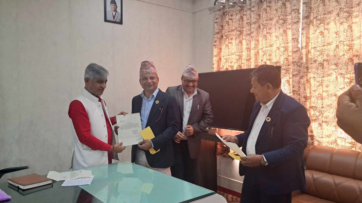 कोशी प्रदेशमा माओवादीका मन्त्रीले बुझाए राजीनामा