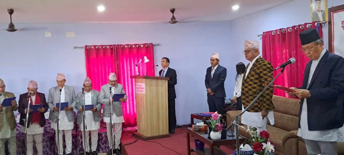 कोशी प्रदेशमा नवनियुक्त मन्त्रीहरुले लिए शपथ