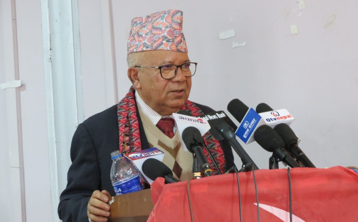 राष्ट्रिय राजनीतिमा तमासा हेरिरहेका छौँः माधव नेपाल