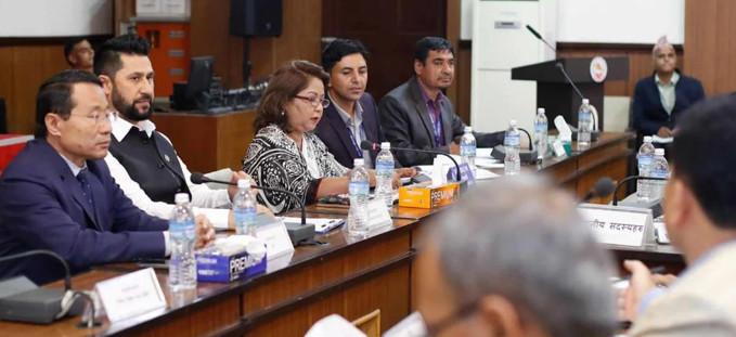 गाँजा खुला गर्न एक महिनाभित्रै नियमावली बनाउँछौँ : गृहमन्त्री लामिछाने