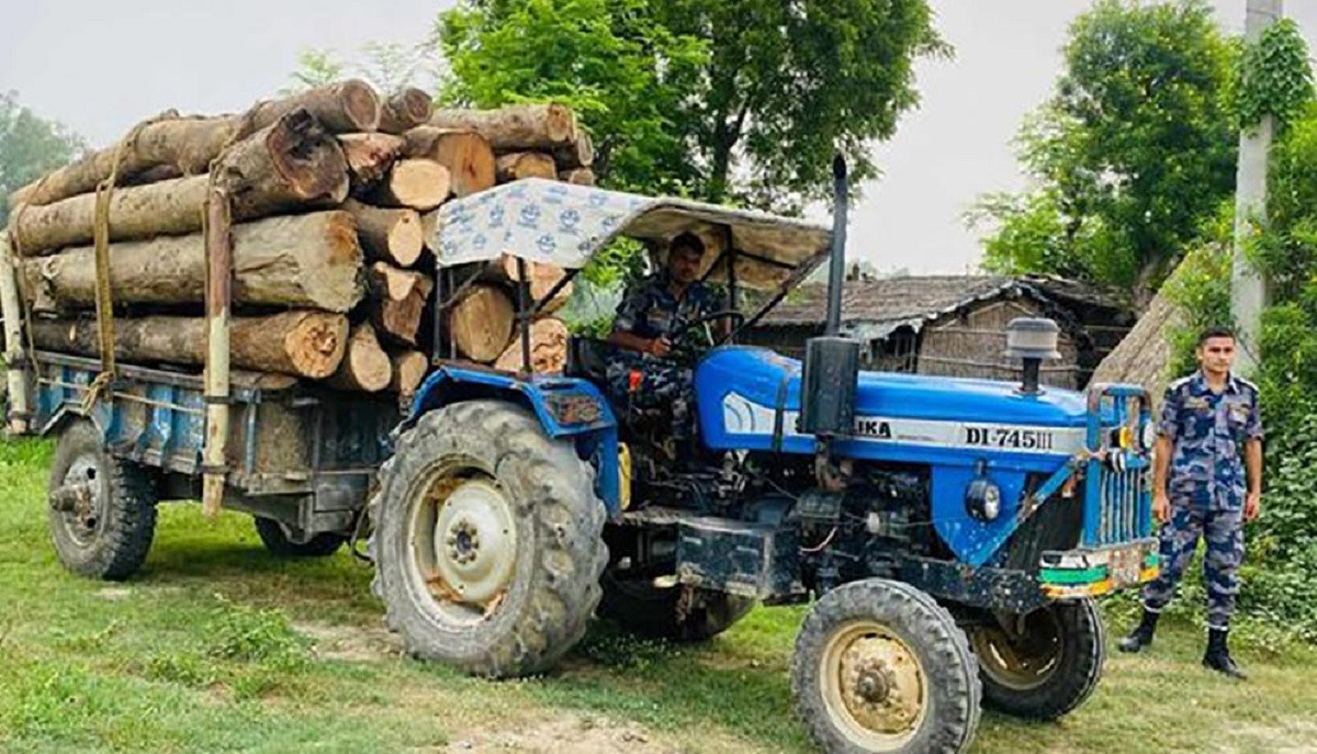 धनुषामा काठसहित ट्याक्टर नियन्त्रण