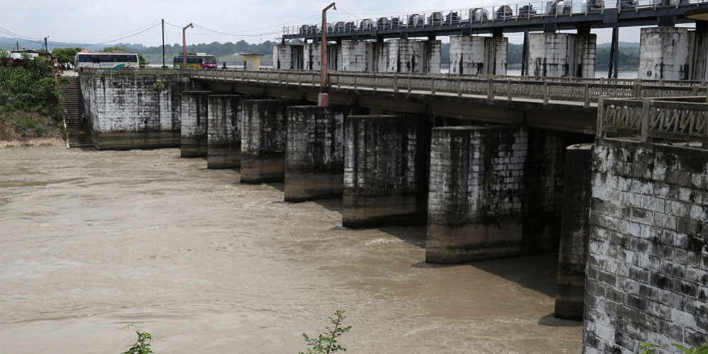 गण्डक ब्यारेजका ३६ वटै ढोका खोलिए