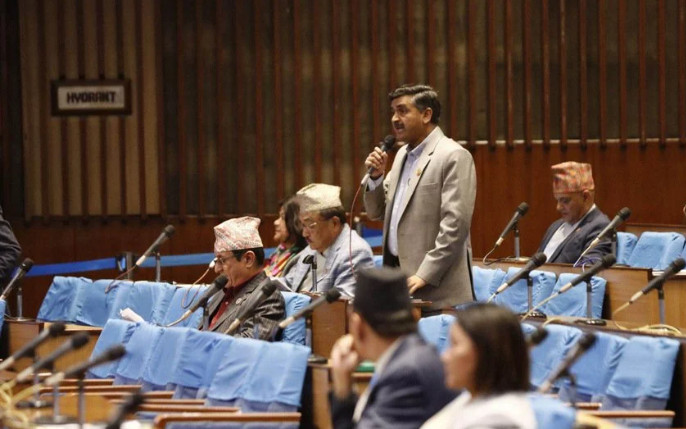 अल्पमतमा परेका प्रधानमन्त्री एक सेकेन्ड पनि पदमा बस्न मिल्दैन : ठाकुर गैरे