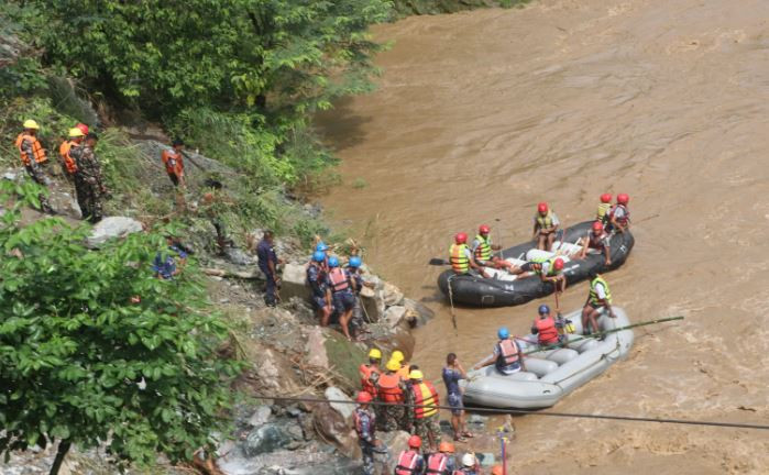 त्रिशूलीमा बेपत्ता बस र यात्रुको खोजी आज पनि जारी