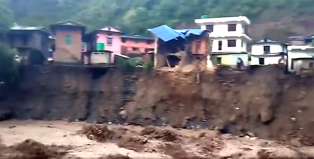 रुकुम पश्चिममा बाढीले घर बगाउँदा तीन बालबालिकाको मृत्यु