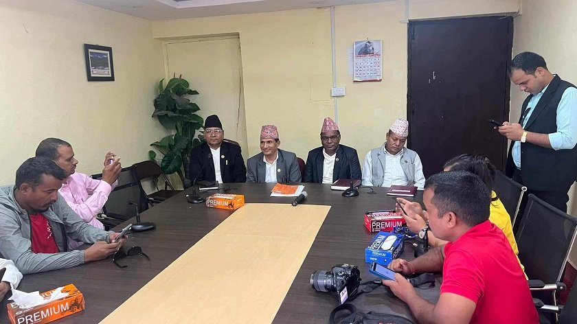 कर्णालीमा माओवादीका मन्त्रीहरुले दिए राजीनामा