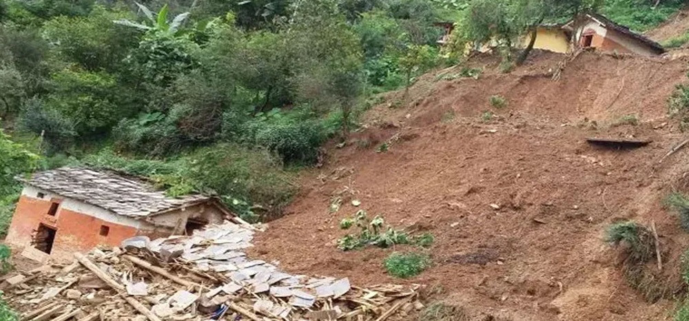 गोरखाको धार्चेमा पहिरो, पाँचजना बेपत्ता, दुईको उद्धार