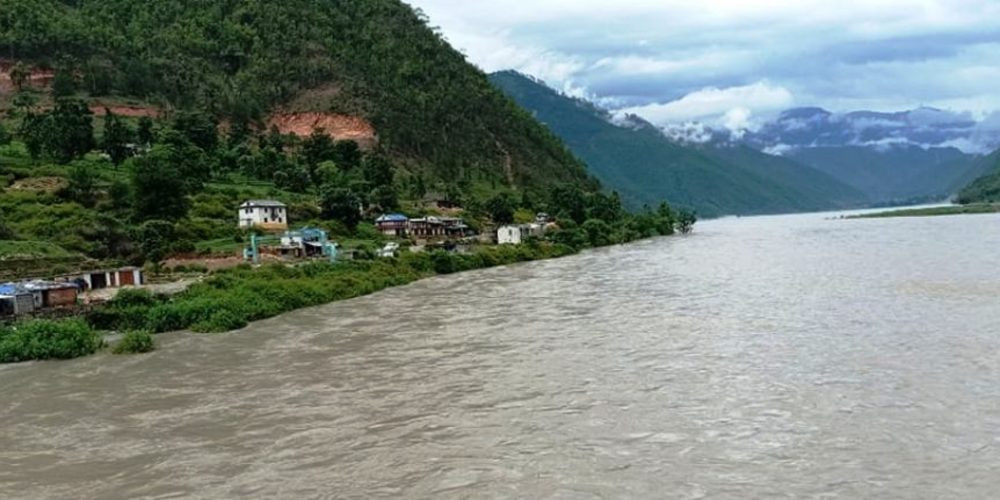 अरुण नदीमा पानीको बहाव बढ्यो, सतर्कता अपनाउन अनुरोध