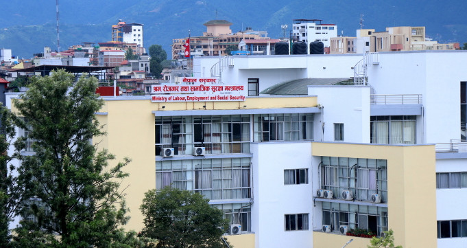 केयरगिभरका लागि परेका आवेदनहरूमा छानबिन जारी : मन्त्रालय