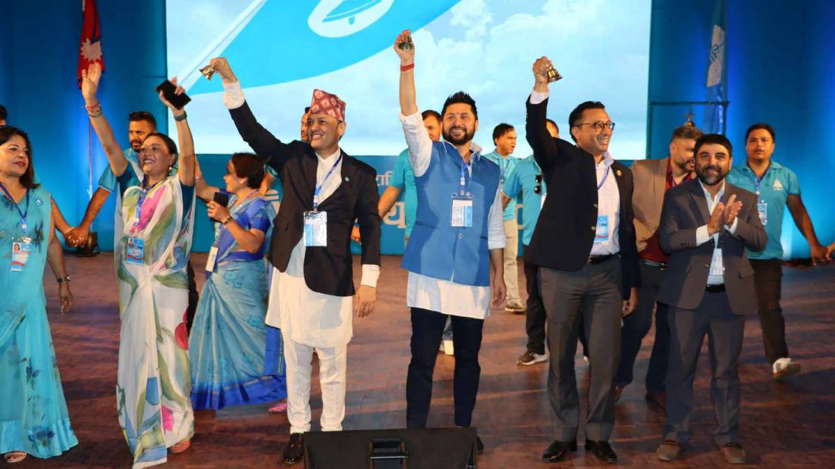 'मलाई पुर्न खनेको खाल्डोमा कांग्रेस आफैँ खस्यो, एमाले आफैँ फस्यो' - सभापति लामिछानेले