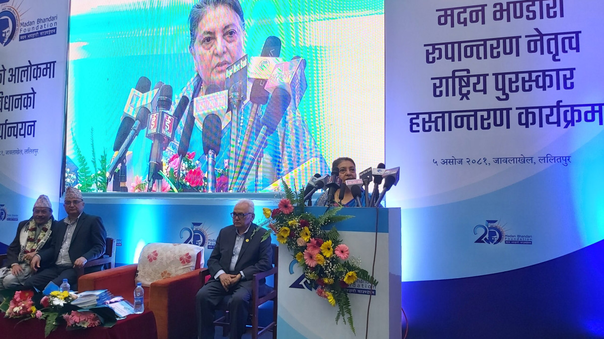 राष्ट्रपति, प्रधानमन्त्री, सभामुख सबै एमालेको बनाउनुस् : पूर्वराष्ट्रपति भण्डारी